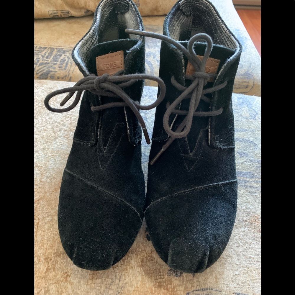 Toms Desert Black suede boots woman’s wedge size 9